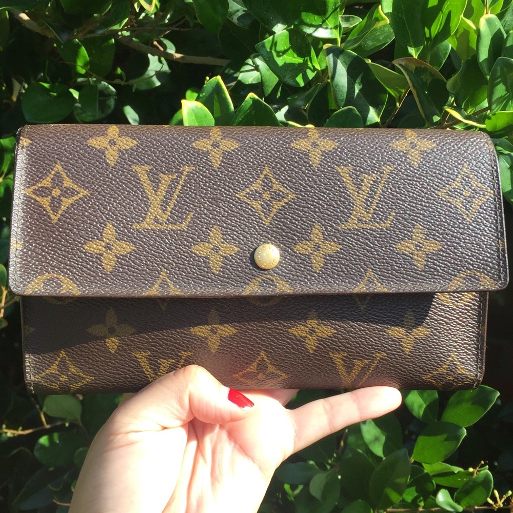 💯 Authentic Louis Vuitton International Wallet